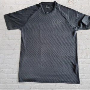 Gray Men's Under Armour Short Sleeve Athletic T-shirt - M